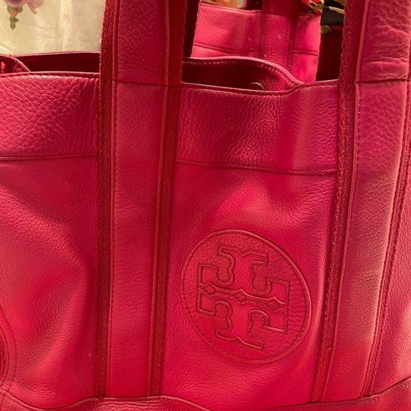 Tory Burch Handbags - Tory Burch Magenta Bag